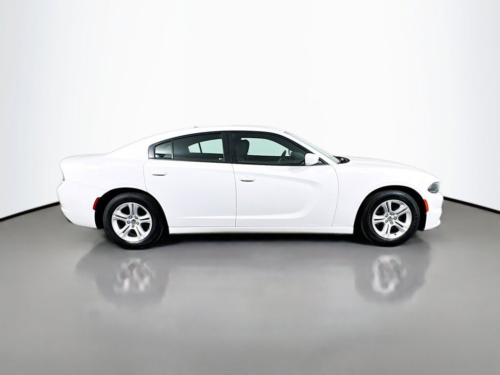 Used 2019 Dodge Charger SXT RWD image 6