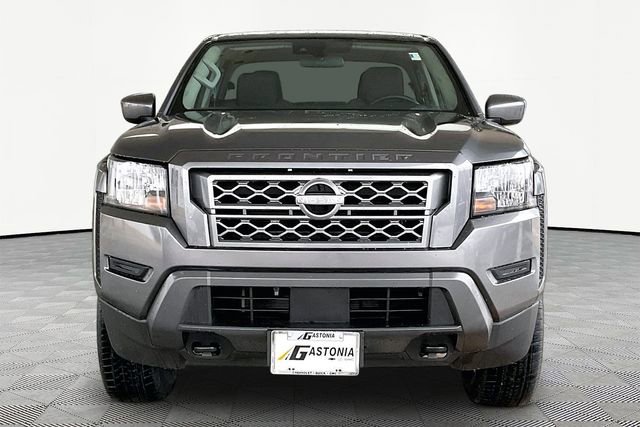 Used 2023 Nissan Frontier SV image 2