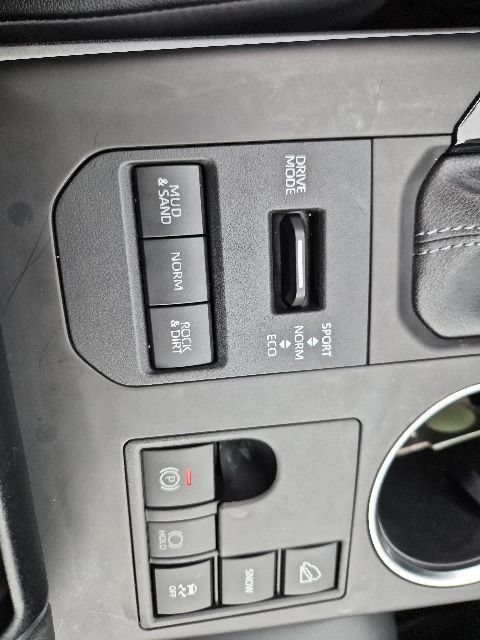 Used 2023 Toyota Highlander XLE AWD/4WD image 26