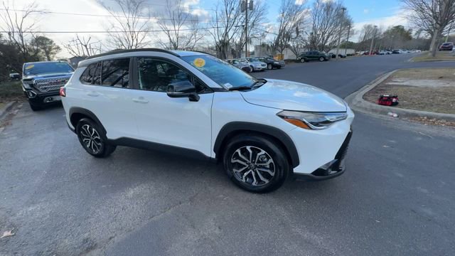 Used 2025 Toyota Corolla Cross SE image 3