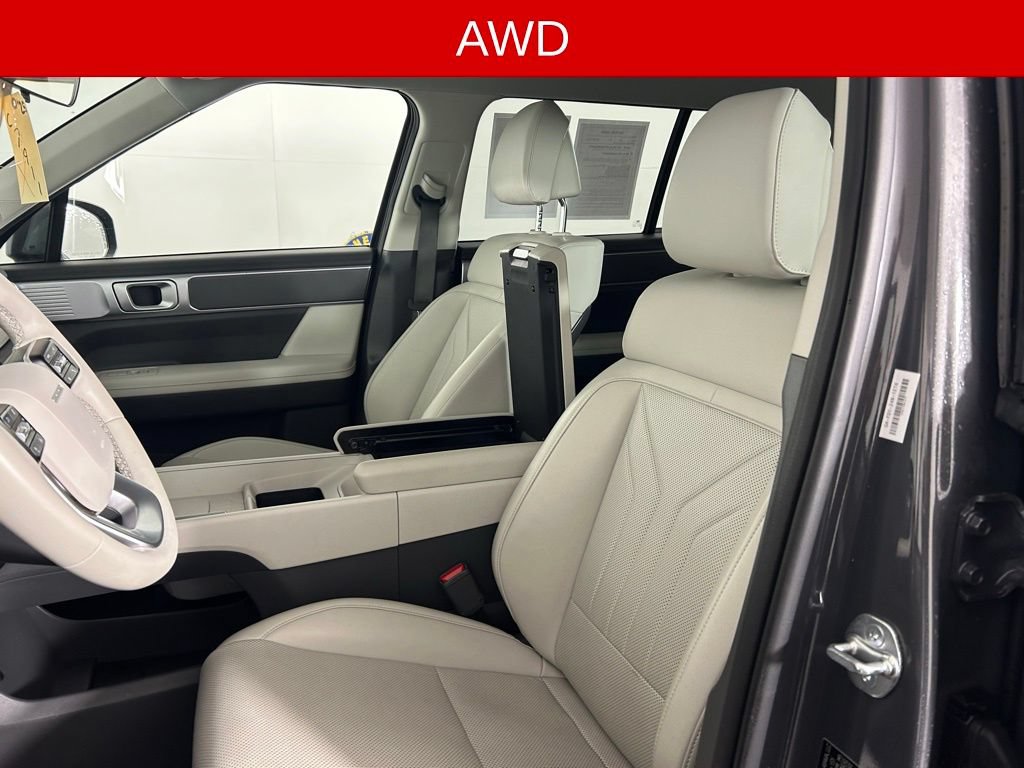 Used 2025 Hyundai Santa Fe SEL AWD/4WD image 11