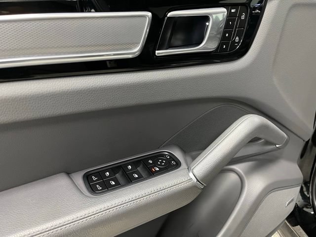 Used 2022 Porsche Cayenne Platinum Edition AWD/4WD image 38