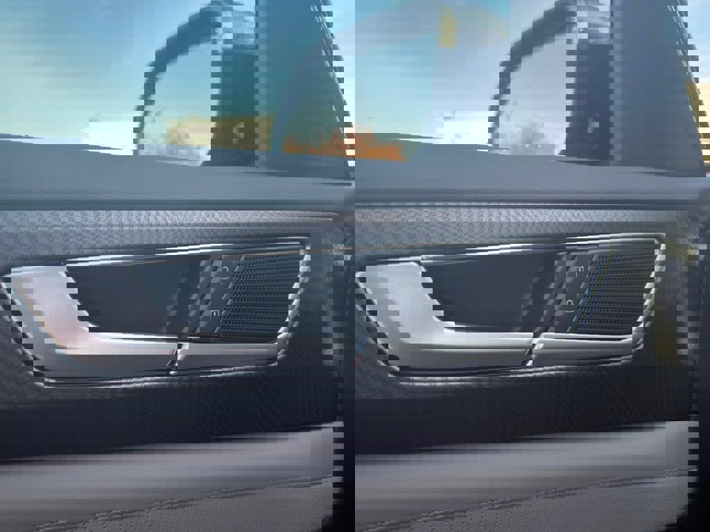 Used 2025 Volkswagen Atlas Peak Edition SE image 12