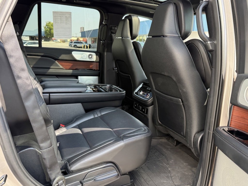 Used 2020 Lincoln Navigator Reserve w/ Luxury Package image 22