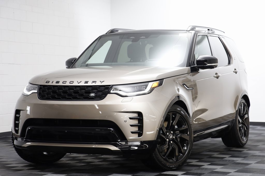 New 2025 Land Rover Discovery Dynamic SE image 1