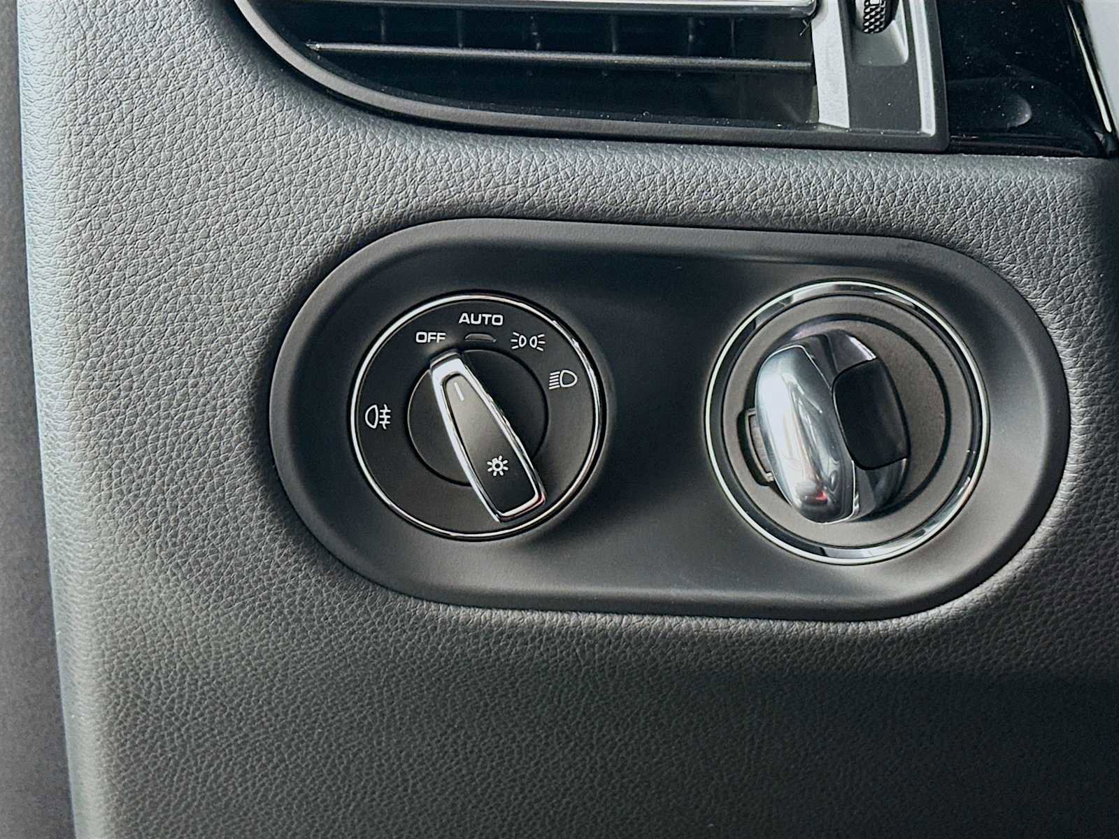 New 2026 Porsche Macan image 13