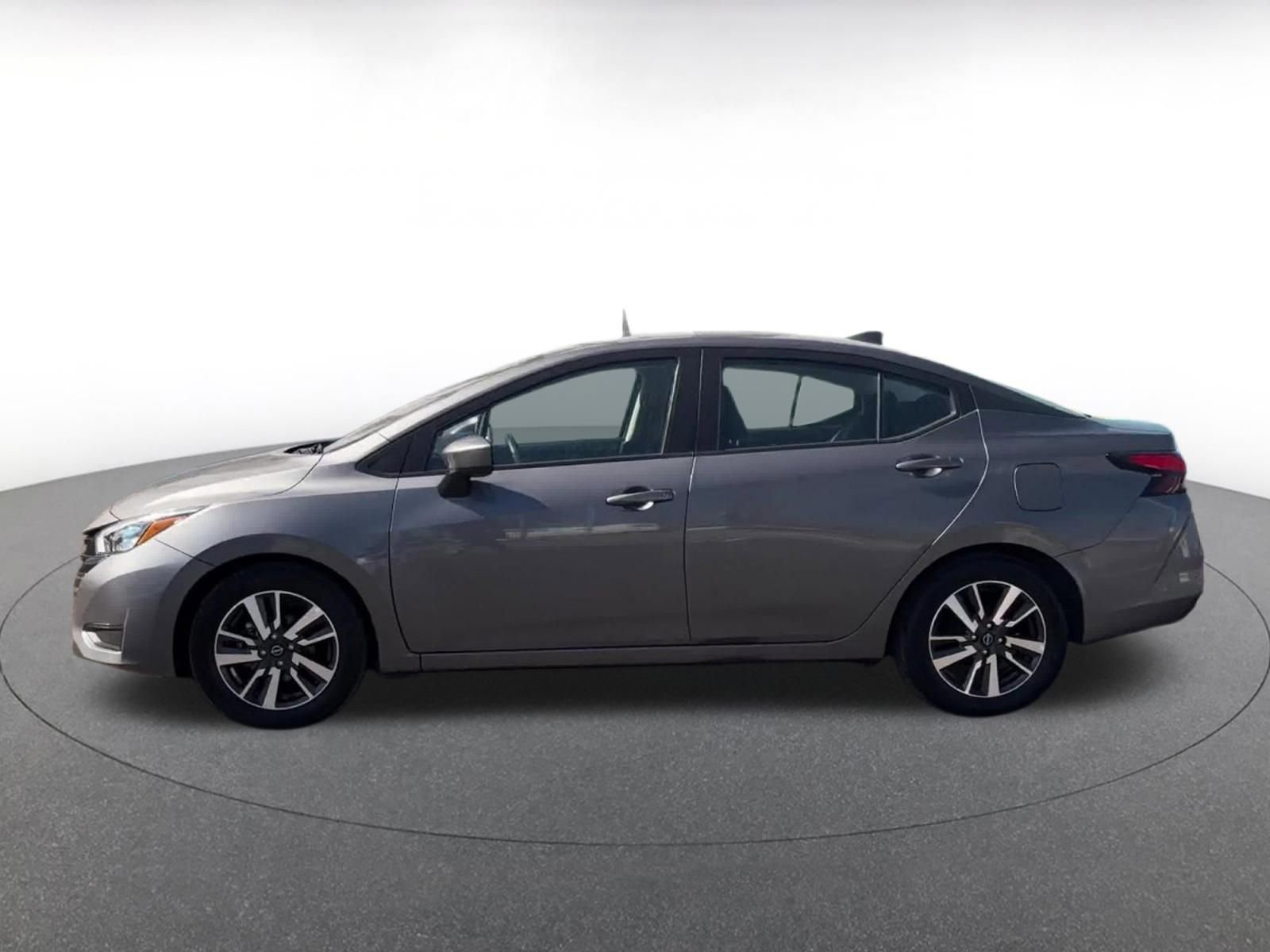 Used 2025 Nissan Versa SV image 9