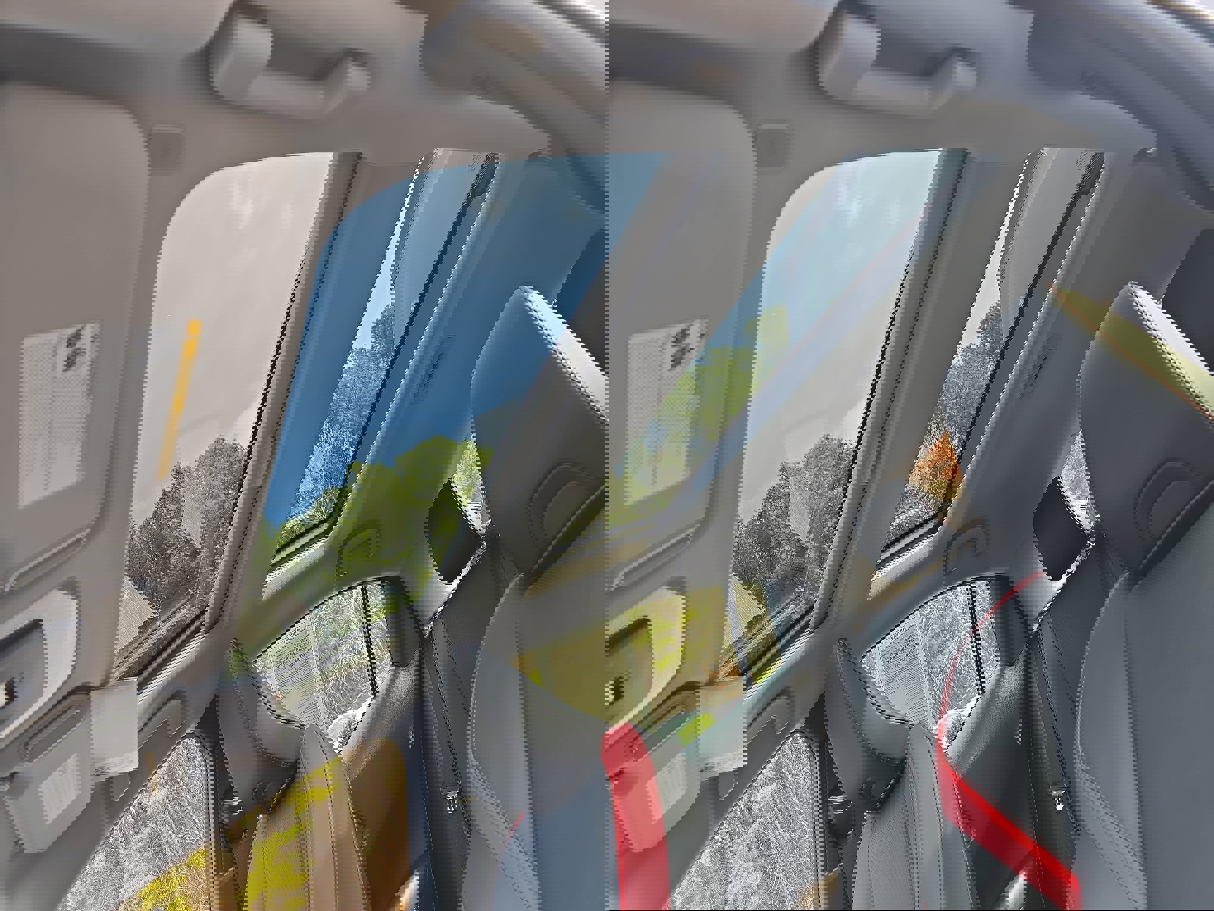 Used 2025 Toyota Prius Plug-In Hybrid image 31