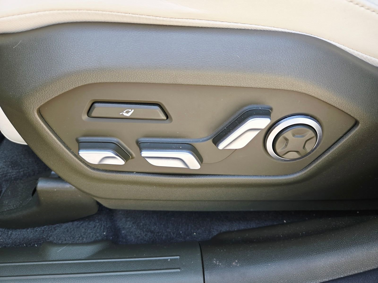 Used 2024 Hyundai Santa Fe Calligraphy image 23