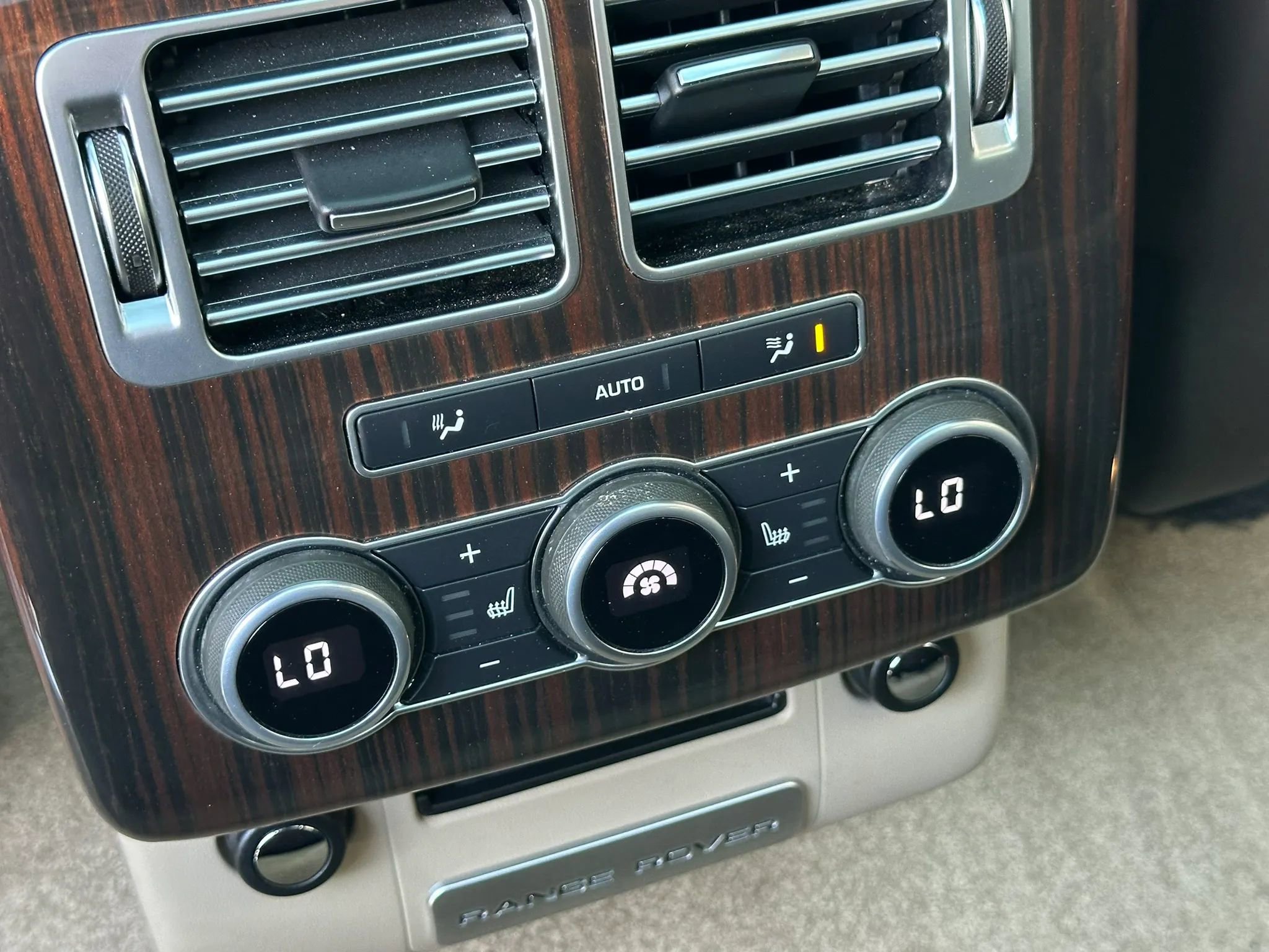 Used 2016 Land Rover Range Rover HSE image 28