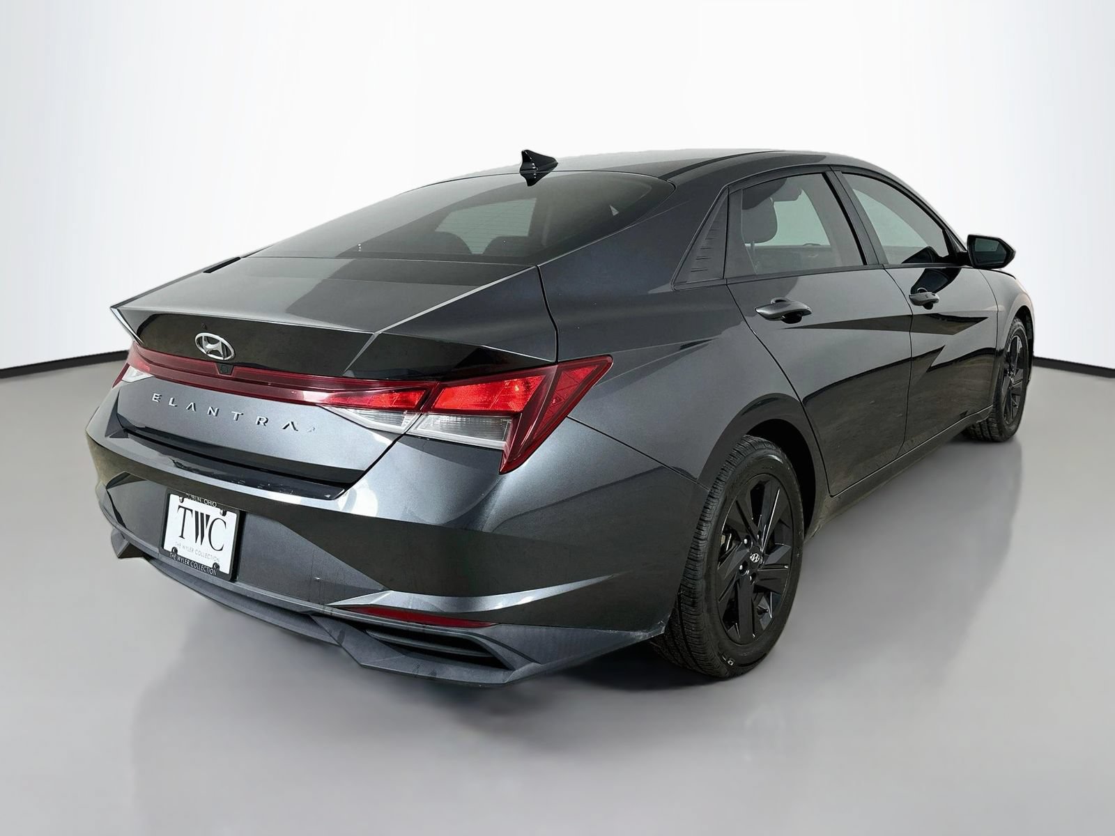 Used 2021 Hyundai Elantra SEL FWD image 5