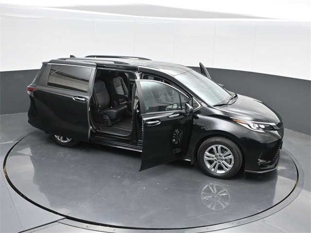 Used 2022 Toyota Sienna XSE image 68