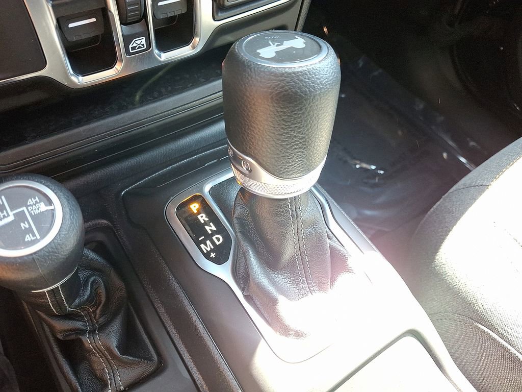 Used 2025 Jeep Wrangler Unlimited Sahara image 14