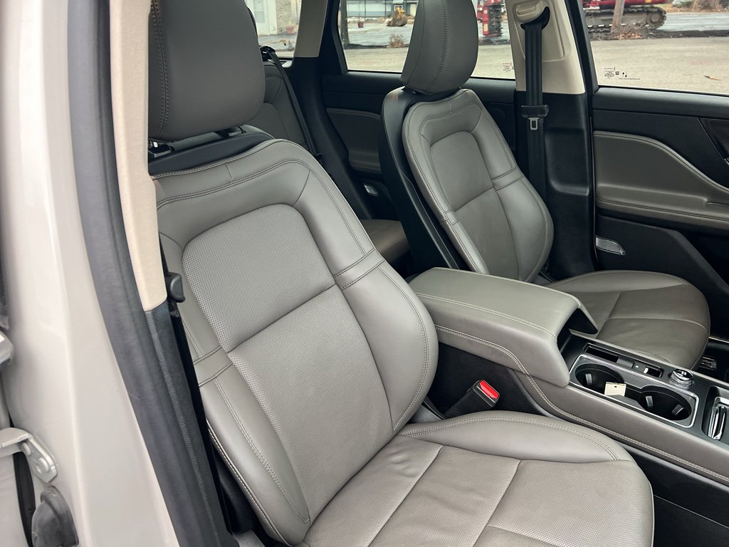 Used 2023 Lincoln Corsair Reserve w/ Equipment Group 201A image 23