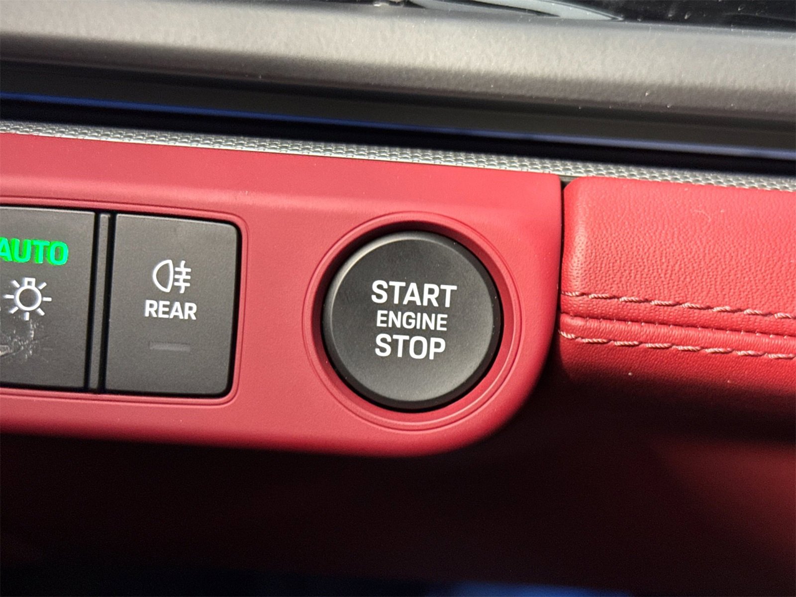 Certified 2025 Porsche Panamera image 26