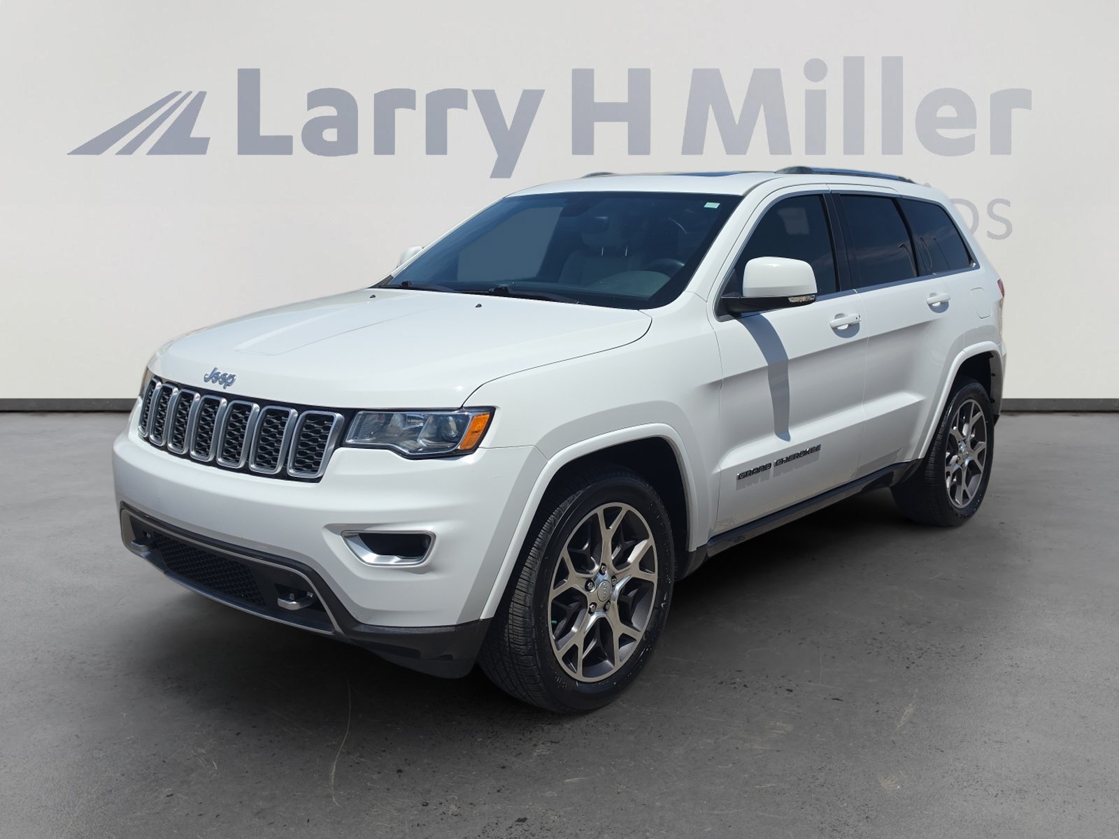 Used 2018 Jeep Grand Cherokee Limited AWD/4WD image 1