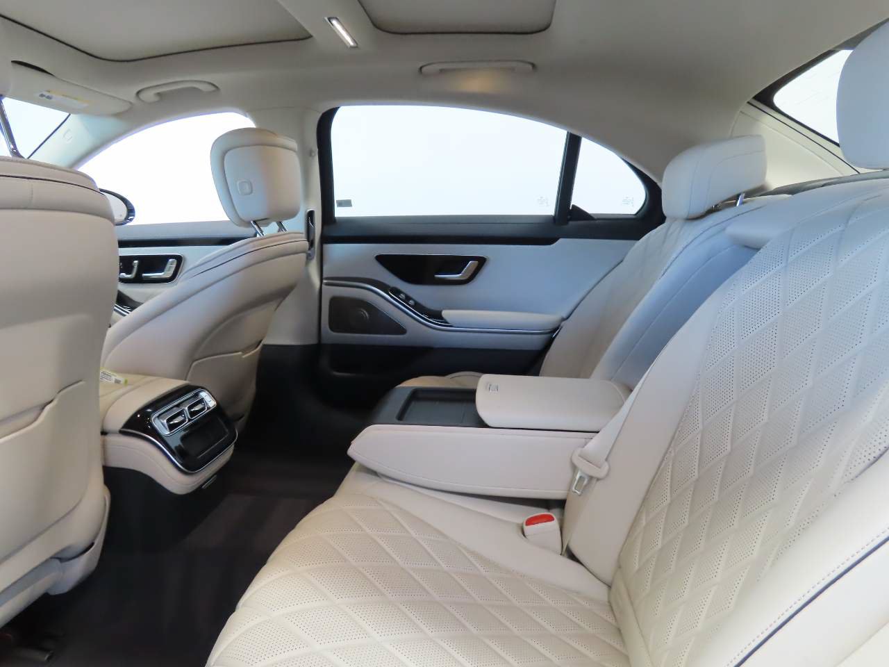 Used 2022 Mercedes-Benz S 500 4MATIC image 15