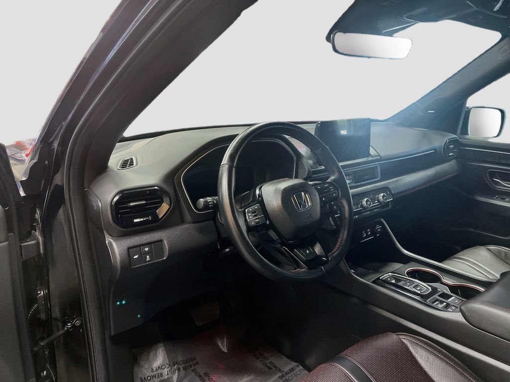 Used 2025 Honda Pilot Black Edition image 9