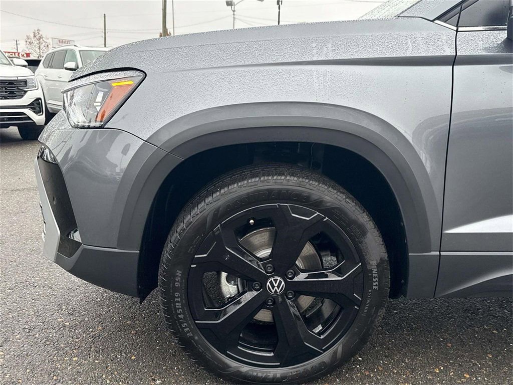 New 2026 Volkswagen Taos SEL image 5
