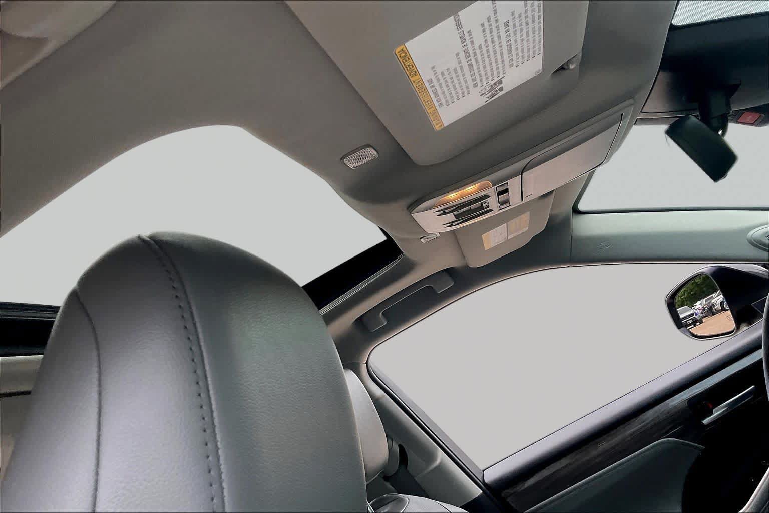 Used 2025 Toyota Highlander Limited FWD image 14