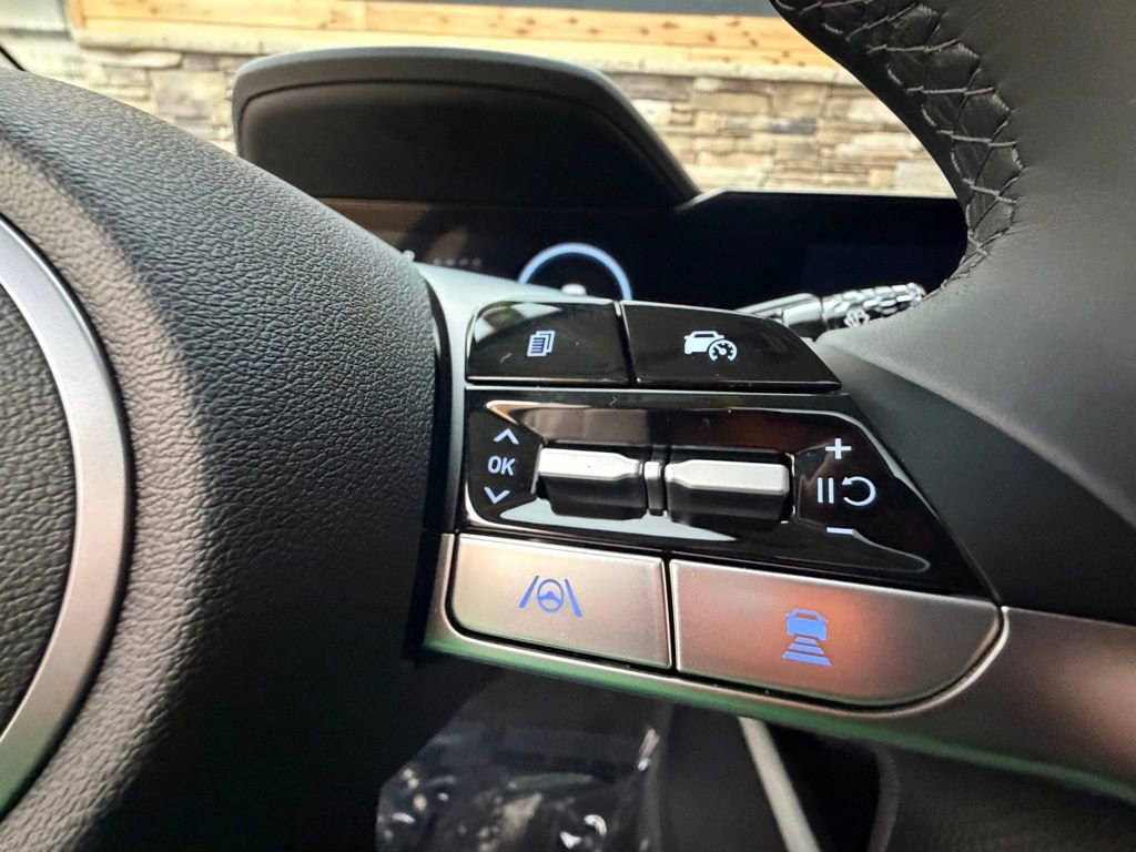 Certified 2025 Hyundai Elantra Limited w/ Cargo Package image 24