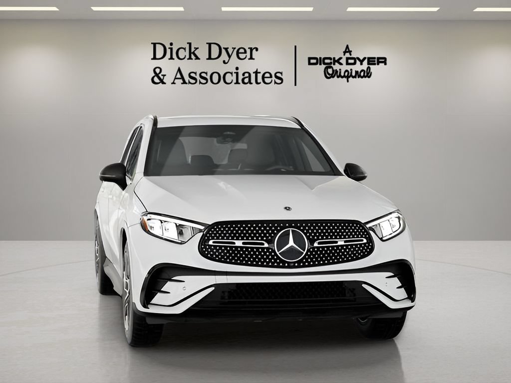 Used 2026 Mercedes-Benz GLC 300 image 4