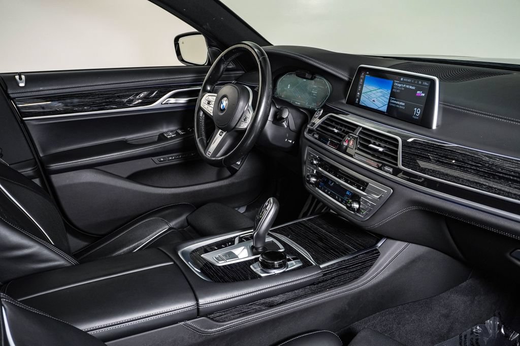 Used 2022 BMW 750i xDrive w/ Luxury Rear Seating Package AWD/4WD image 14