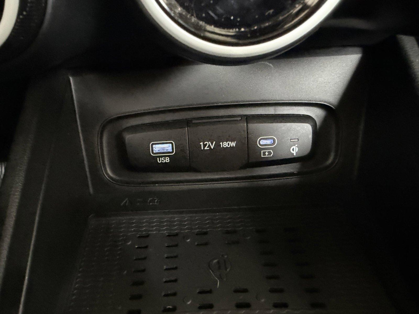 Used 2025 Hyundai Venue Limited FWD image 16