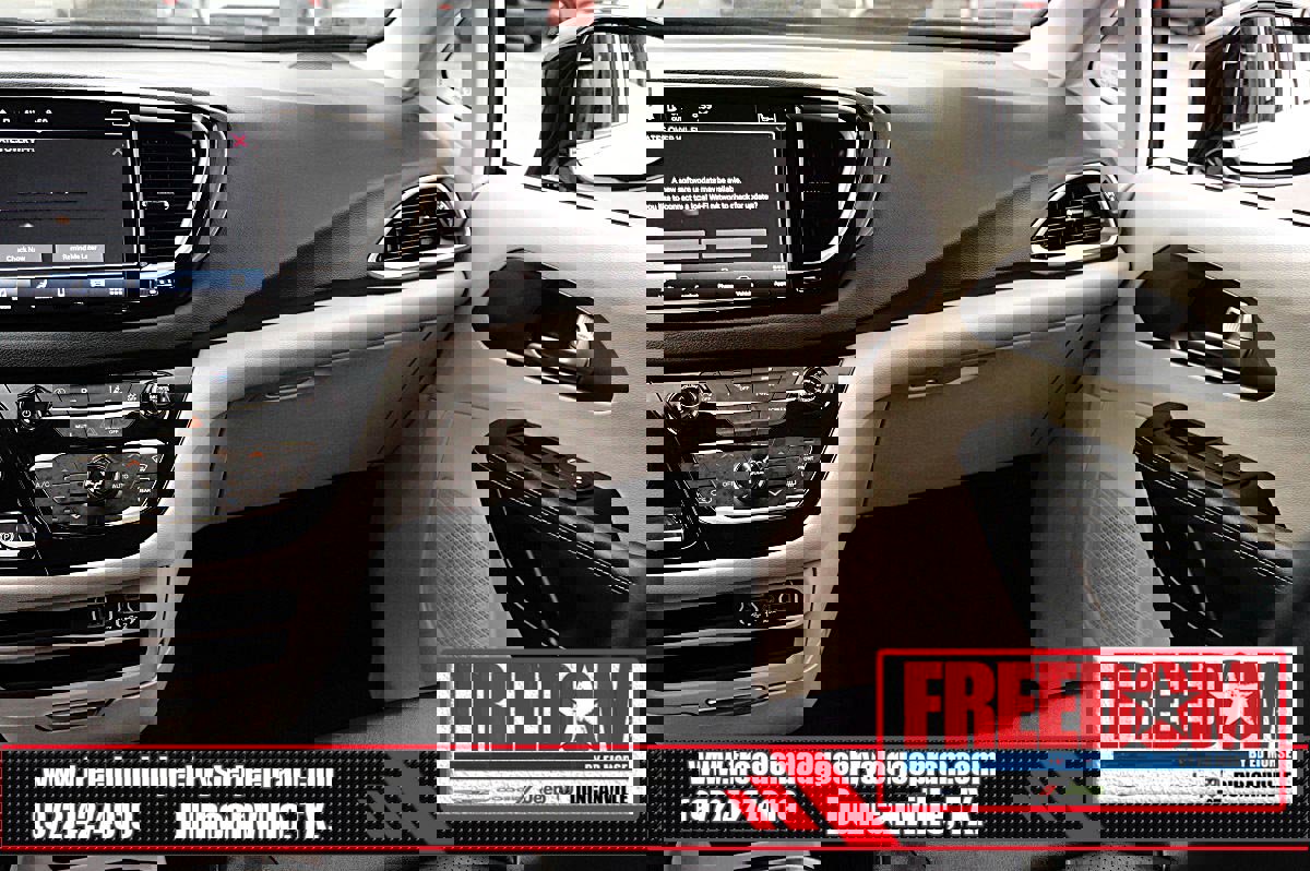 Certified 2024 Chrysler Pacifica Touring-L image 38