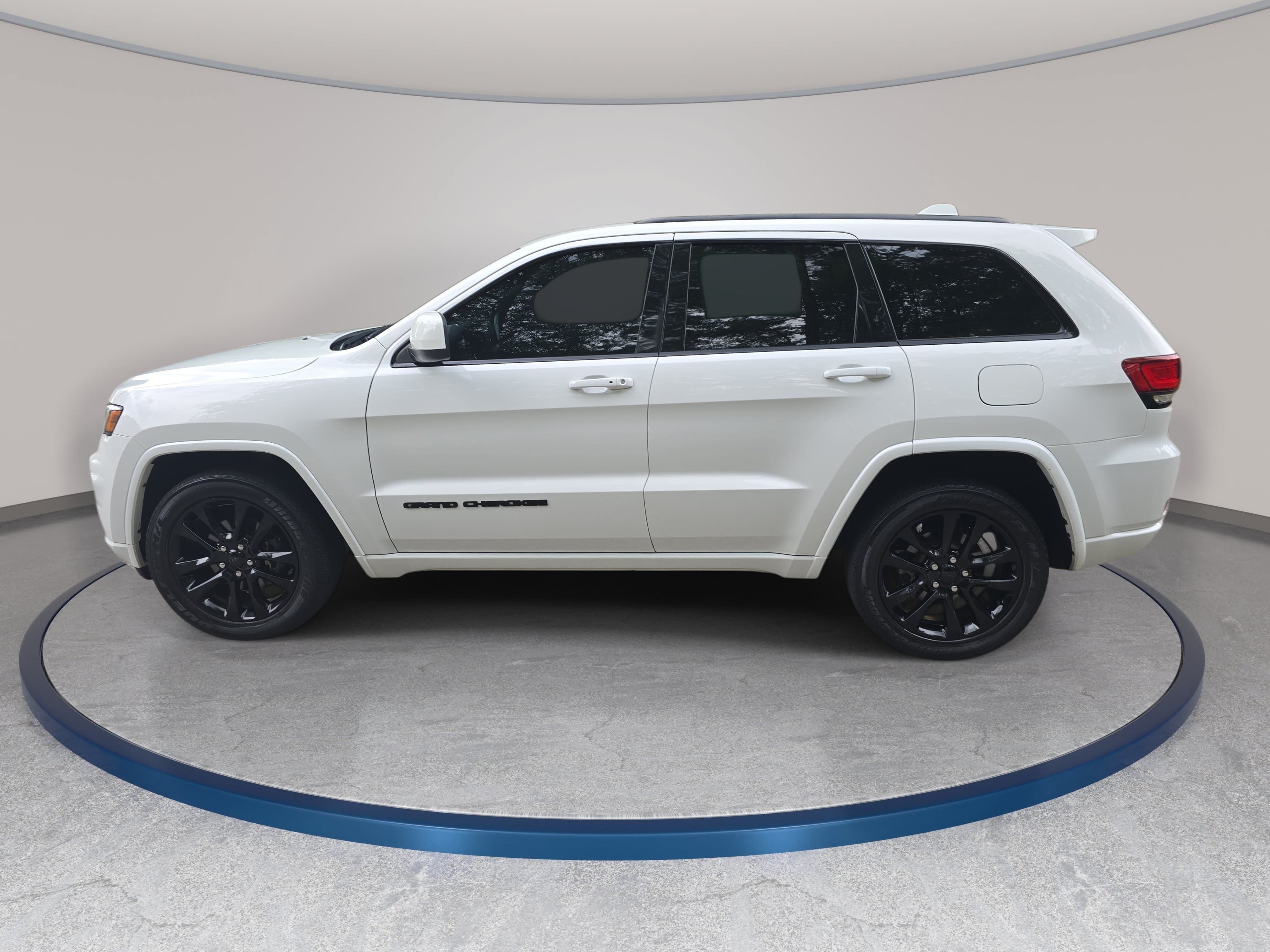 Used 2020 Jeep Grand Cherokee Altitude AWD/4WD image 8