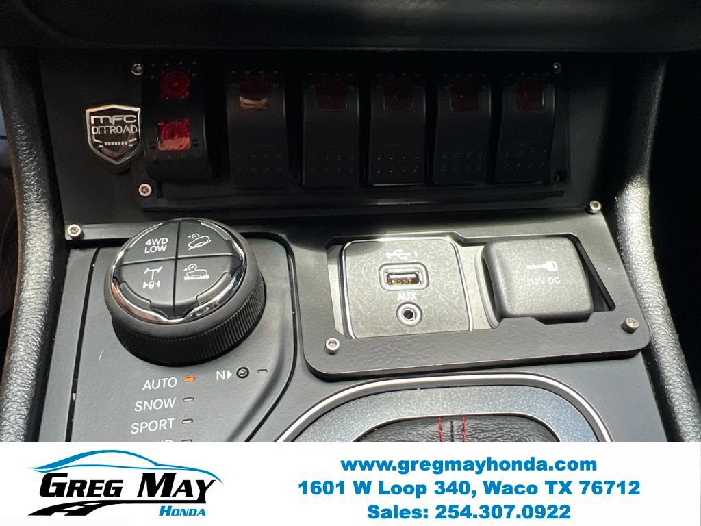 Used 2022 Jeep Cherokee Trailhawk w/ Premium Leather Package AWD/4WD image 30