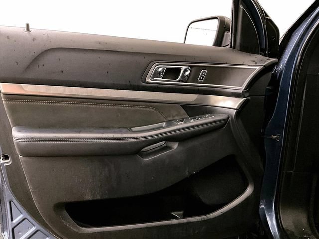 Used 2018 Ford Explorer XLT w/ Equipment Group 202A AWD/4WD image 23