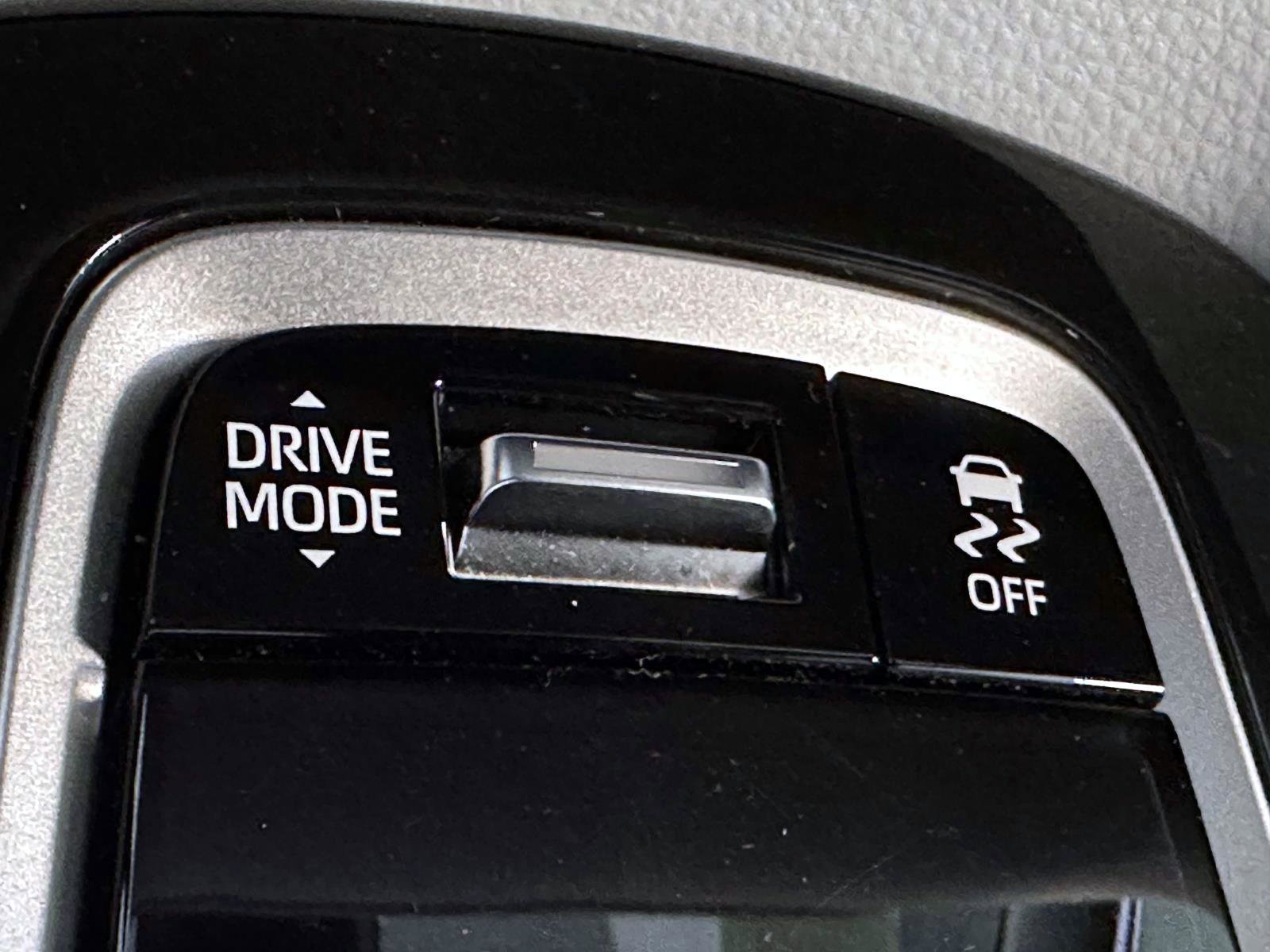 Certified 2025 Toyota Corolla SE w/ SE Premium Package image 28