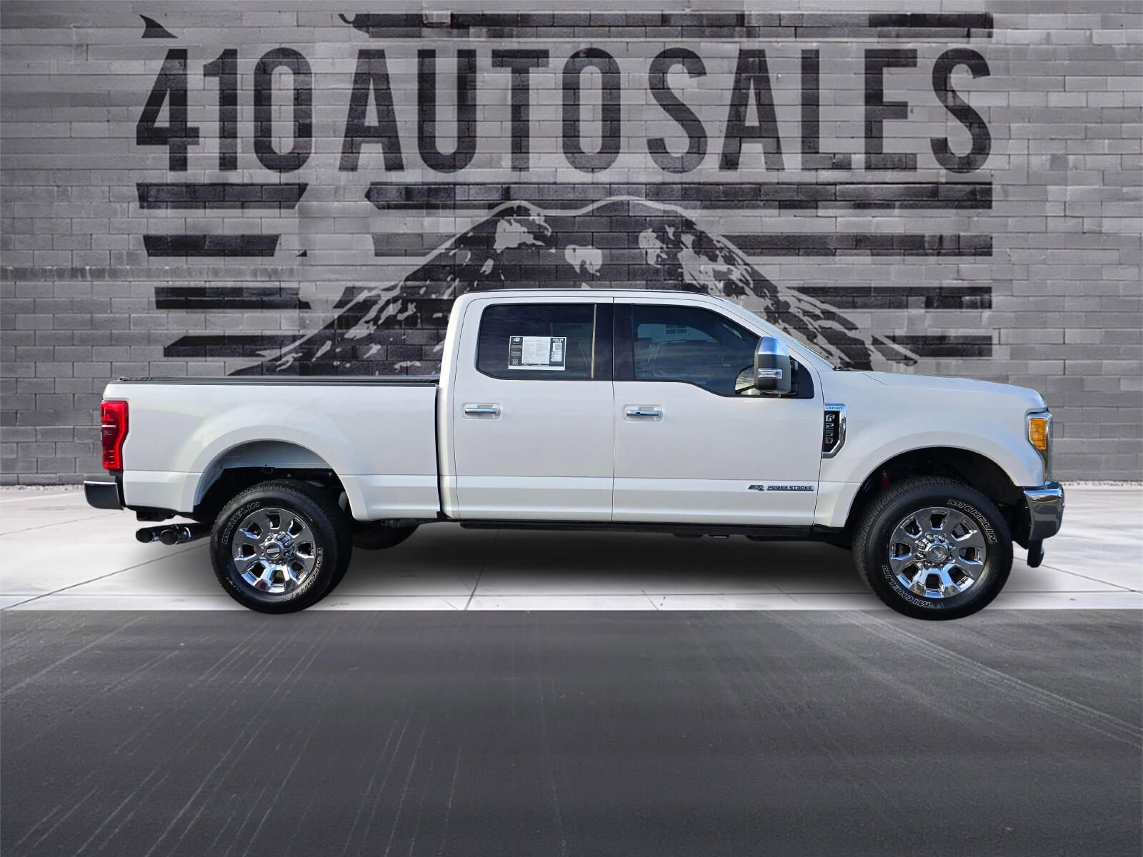Used 2017 Ford F250 Lariat w/ Lariat Ultimate Package image 2