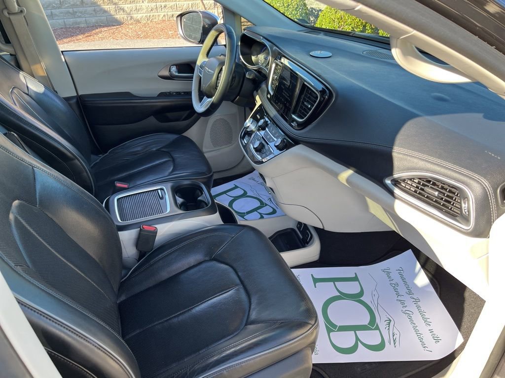 Used 2018 Chrysler Pacifica Limited w/ Tire & Wheel Group image 12