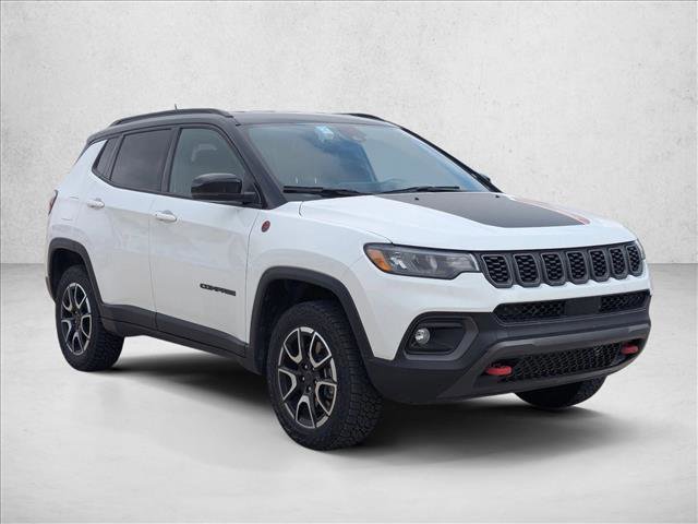 Used 2025 Jeep Compass Trailhawk image 3