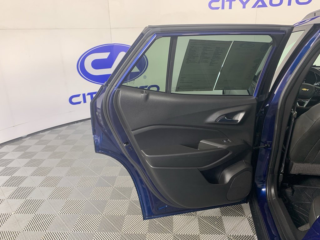 Used 2024 Chevrolet Trax LT w/ Sunroof Package image 31
