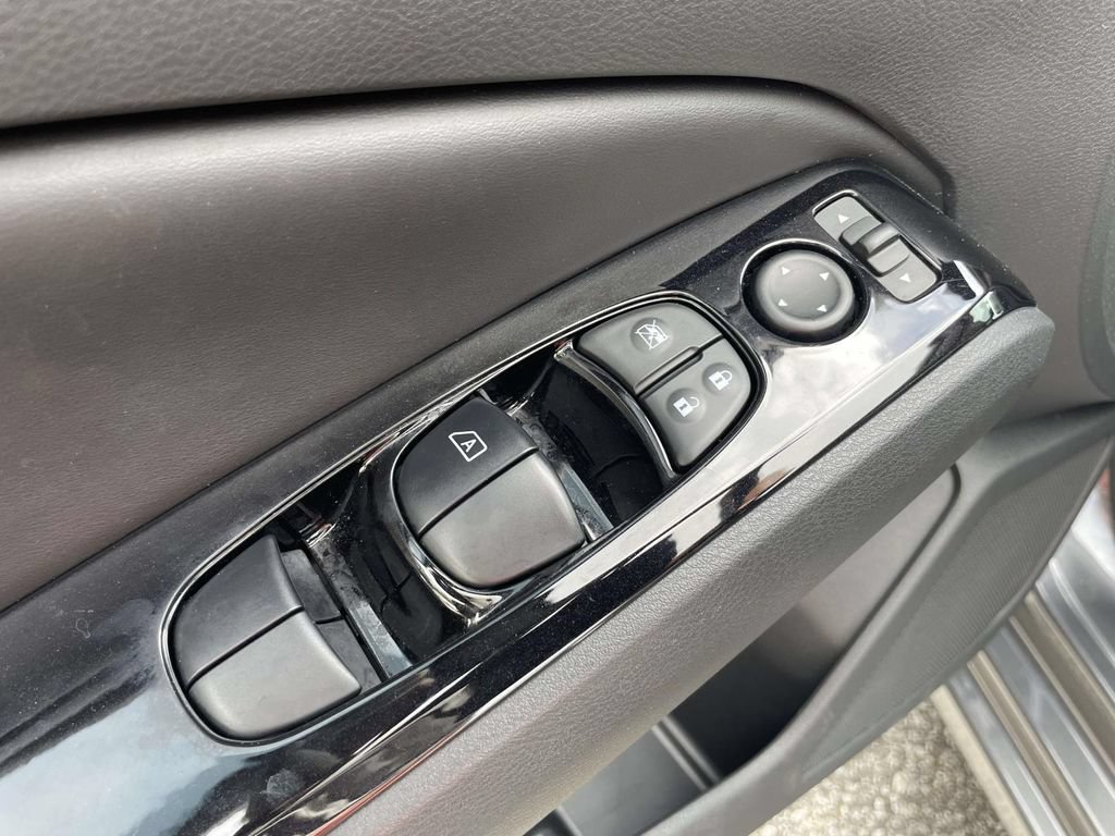 Used 2024 Nissan Altima 2.5 SR w/ SR Premium Package FWD image 17
