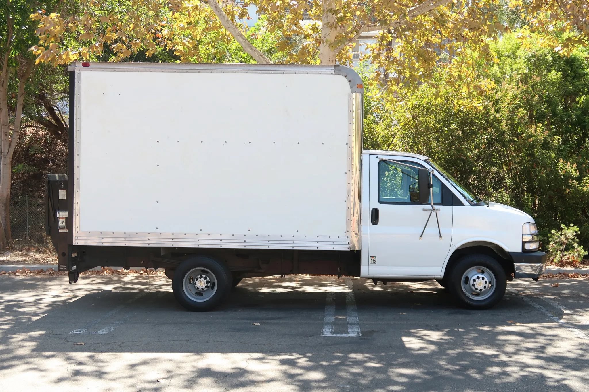 Used 2004 Chevrolet Express 3500 w/ Chrome Appearance Package RWD image 10
