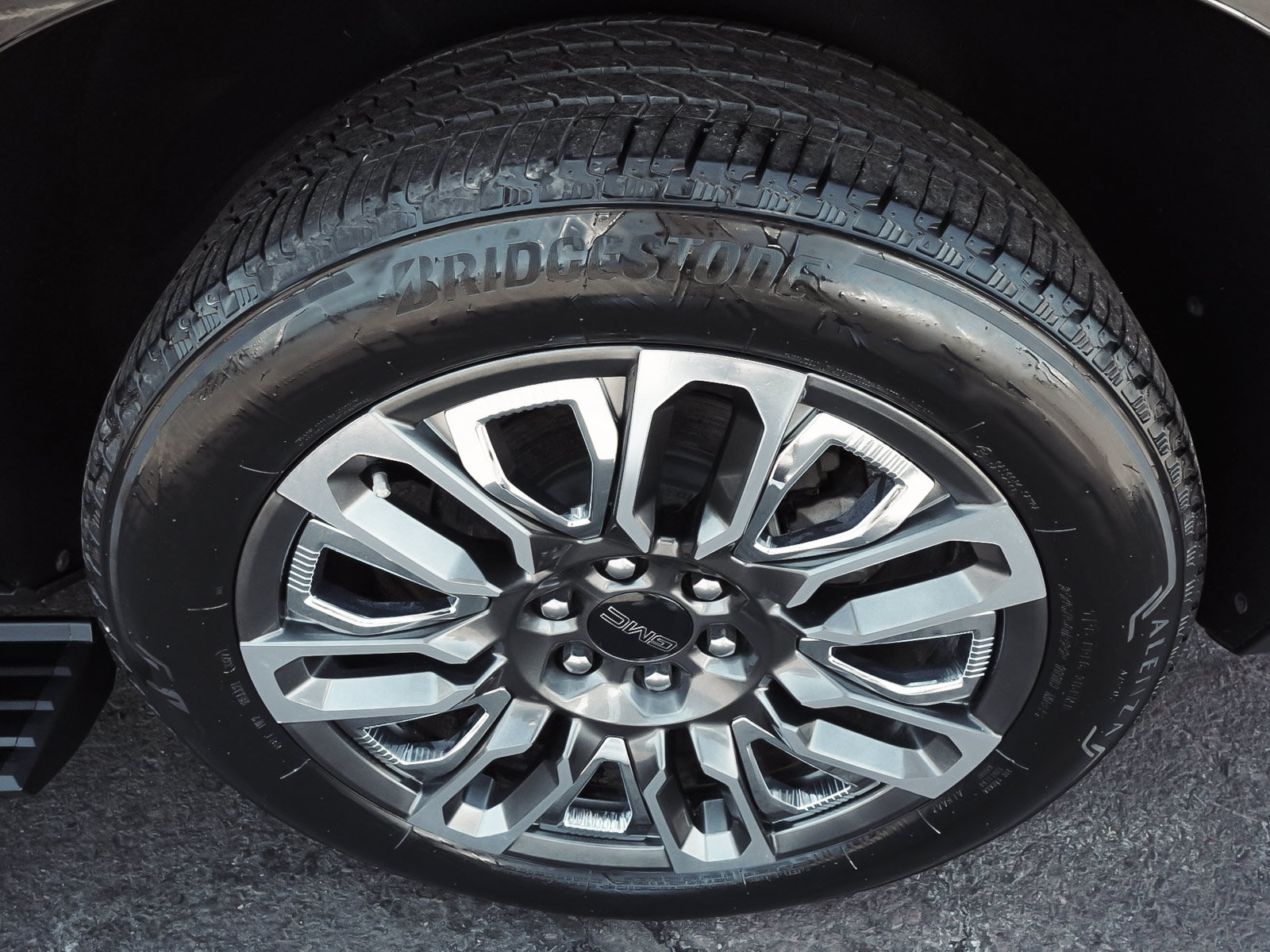 Used 2023 GMC Yukon XL Denali Ultimate AWD/4WD image 7