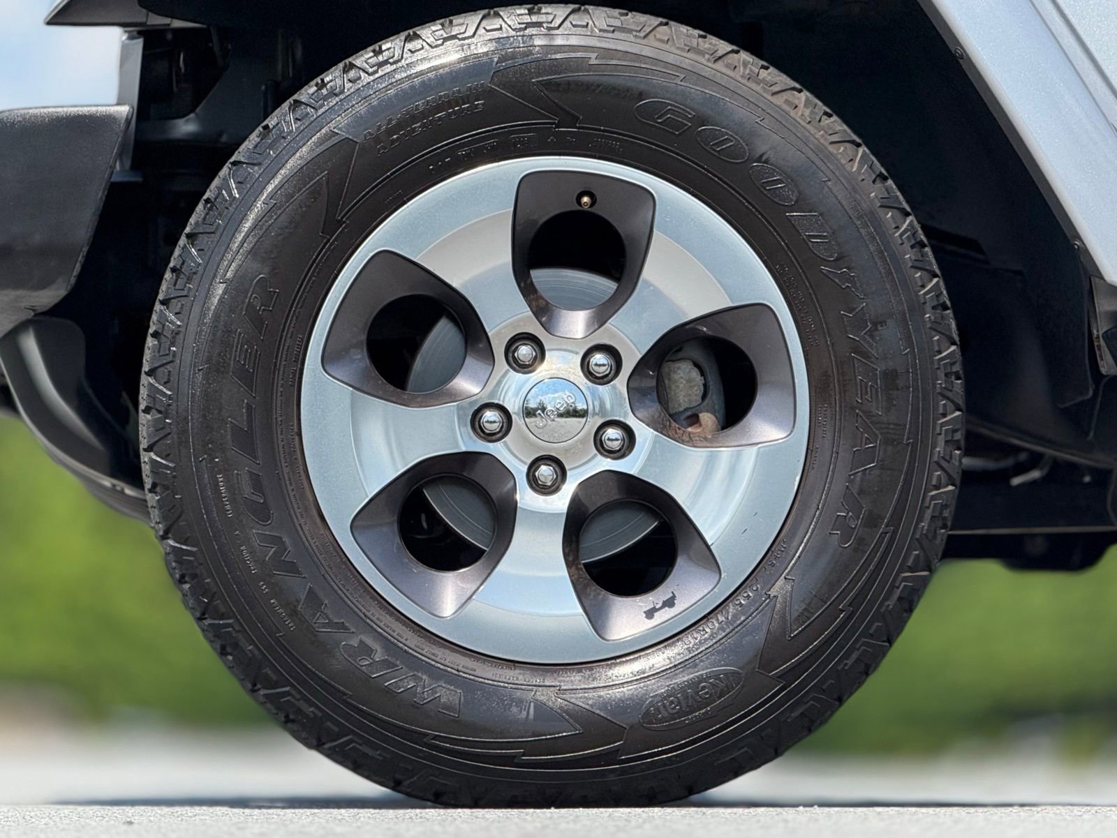 Used 2016 Jeep Wrangler Unlimited Sahara image 15