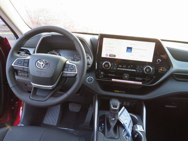New 2025 Toyota Highlander XLE image 26
