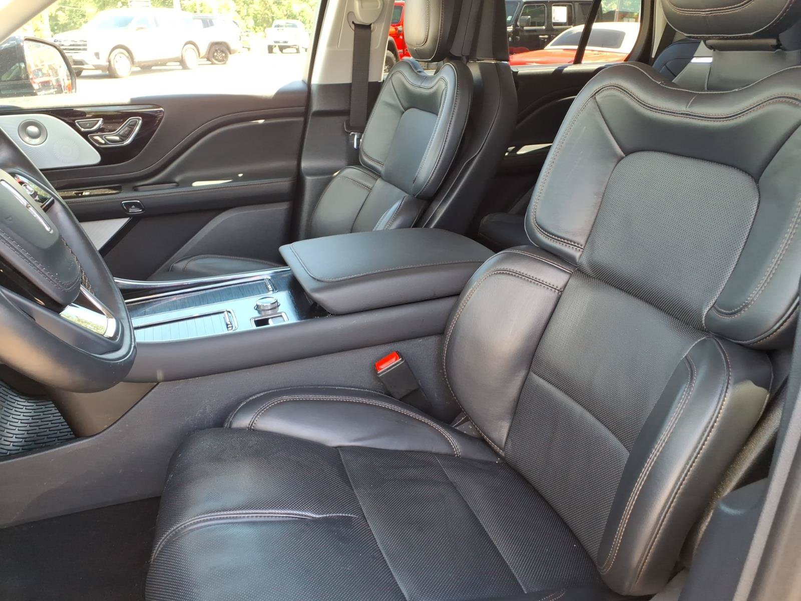 Used 2025 Lincoln Aviator Reserve w/ Equipment Group 201A AWD/4WD image 4