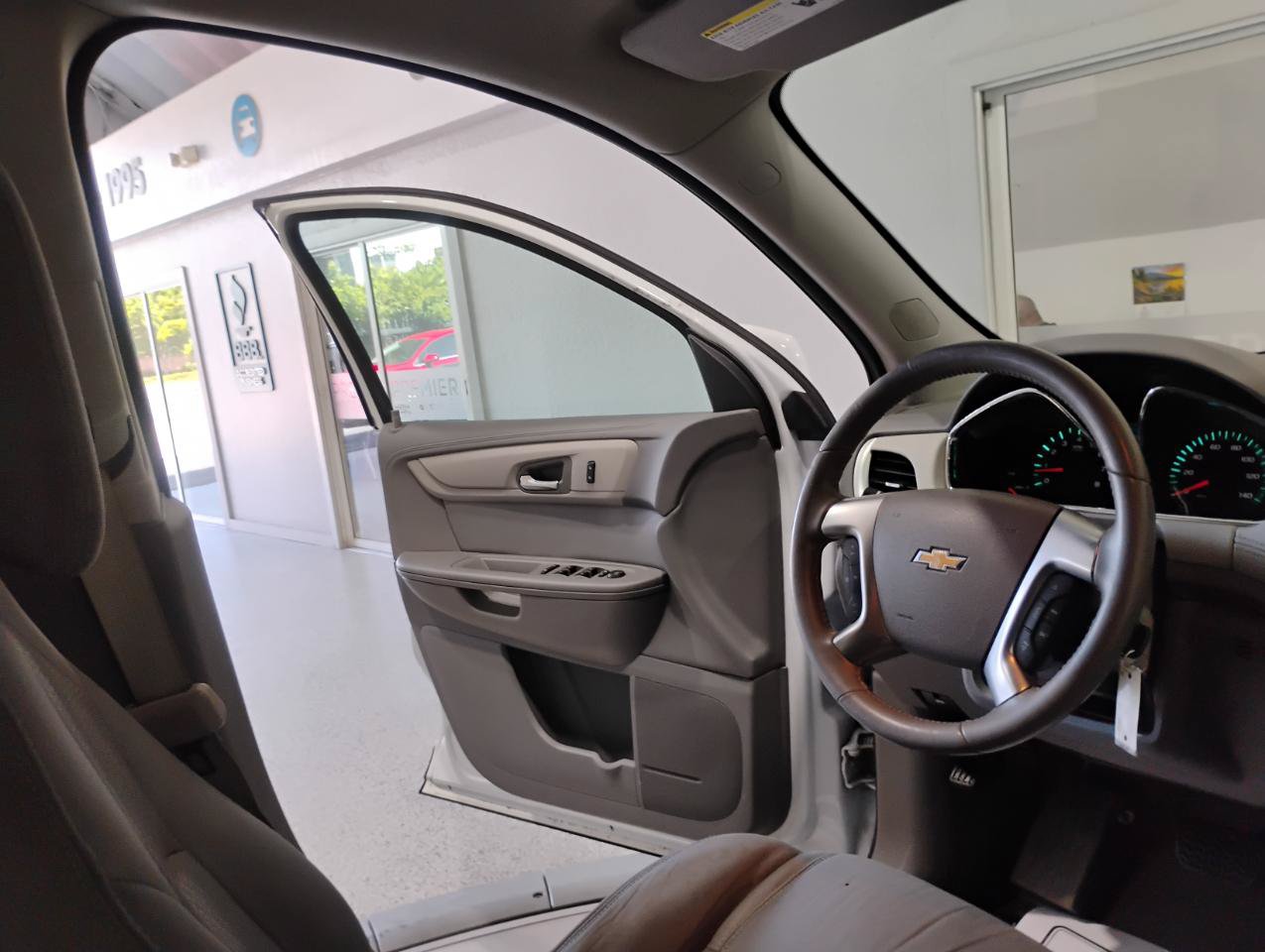 Used 2017 Chevrolet Traverse LT FWD image 69