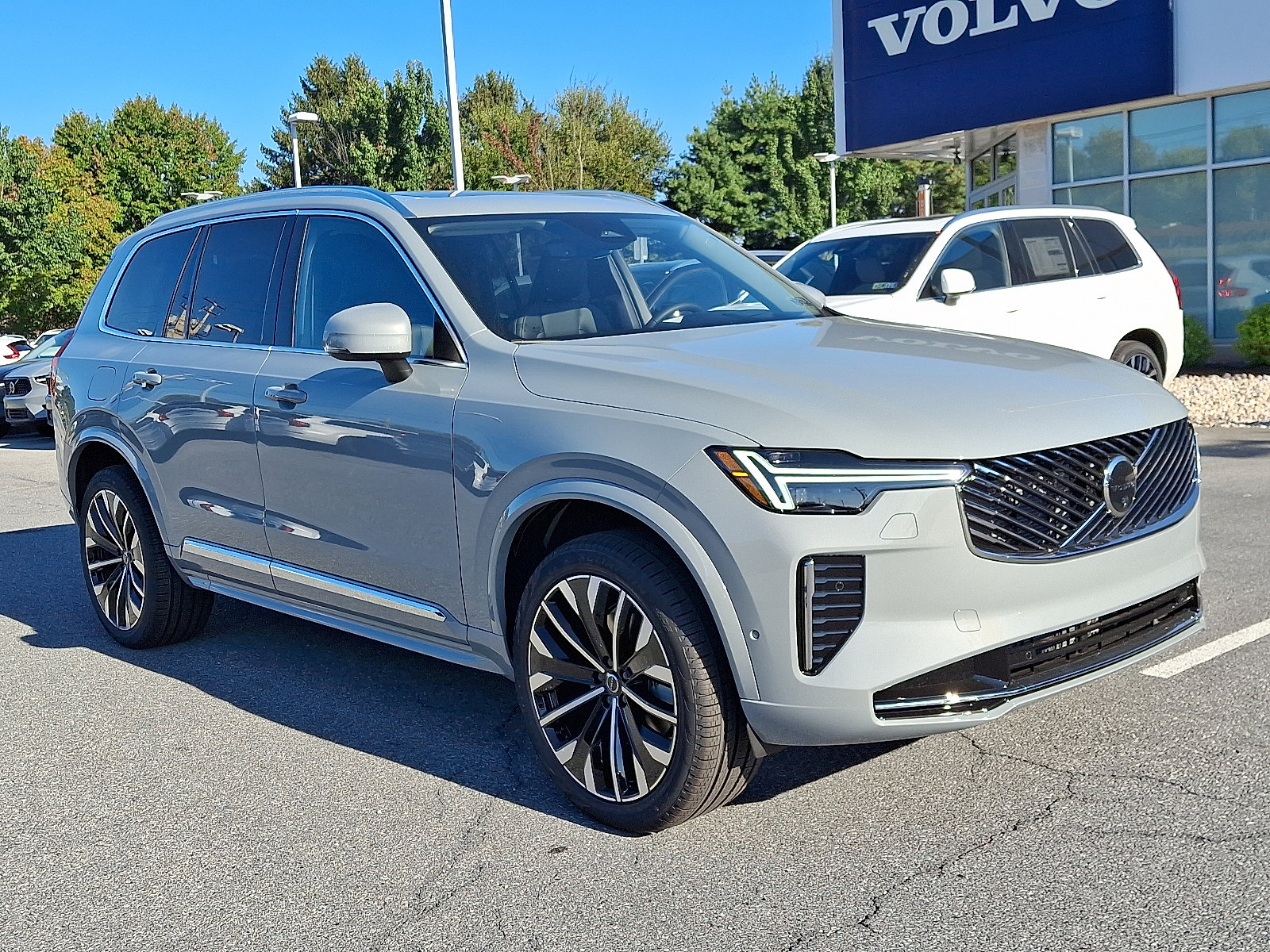 New 2026 Volvo XC90 B6 Ultra