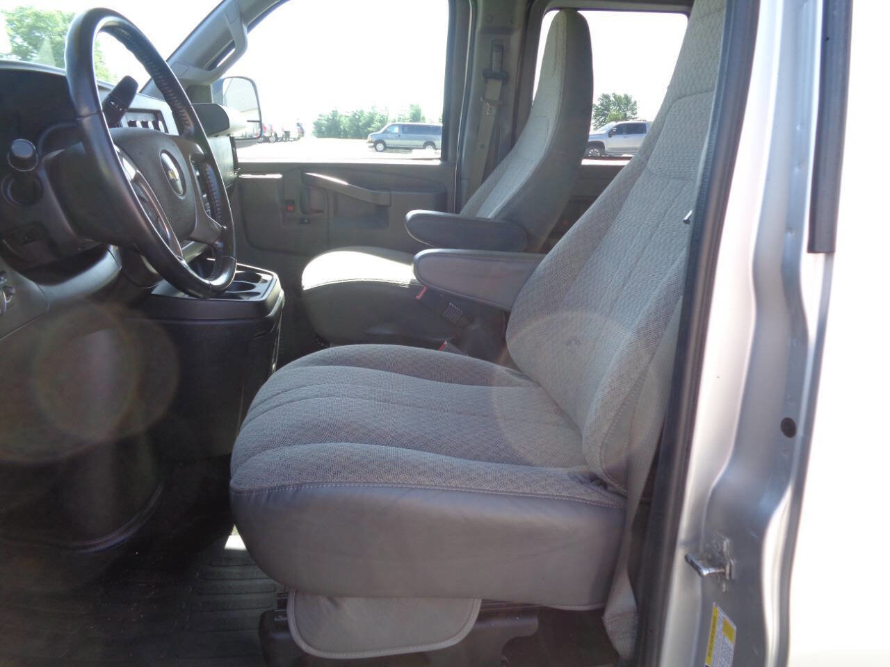 Used 2018 Chevrolet Express 2500 LT w/ LT Preferred Equipment Group image 28