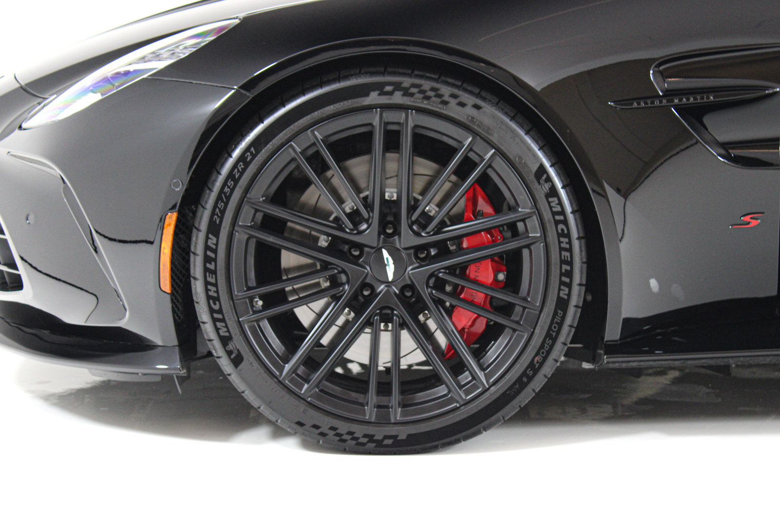 Used 2026 Aston Martin V8 Vantage S RWD image 12
