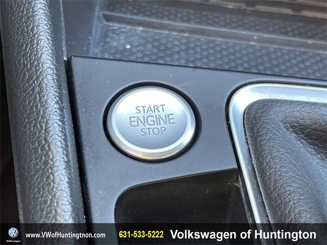 Certified 2025 Volkswagen Jetta SE w/ Sunroof Package image 29