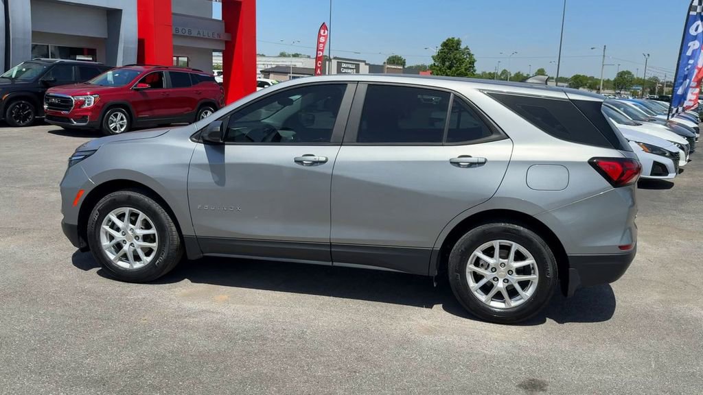 Used 2023 Chevrolet Equinox LS FWD image 4