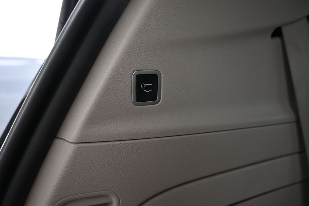 Used 2023 Chrysler Pacifica Limited FWD image 25